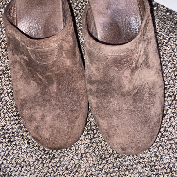 UGG Abbie chestnut suede studded clog mules Great preowned condition size 6 - Picture 2 of 11